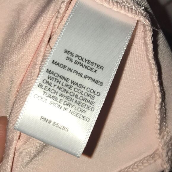 NWT Express pink blush v neck ruffle short sleeved women’s vacation top blouse - Picture 7 of 9